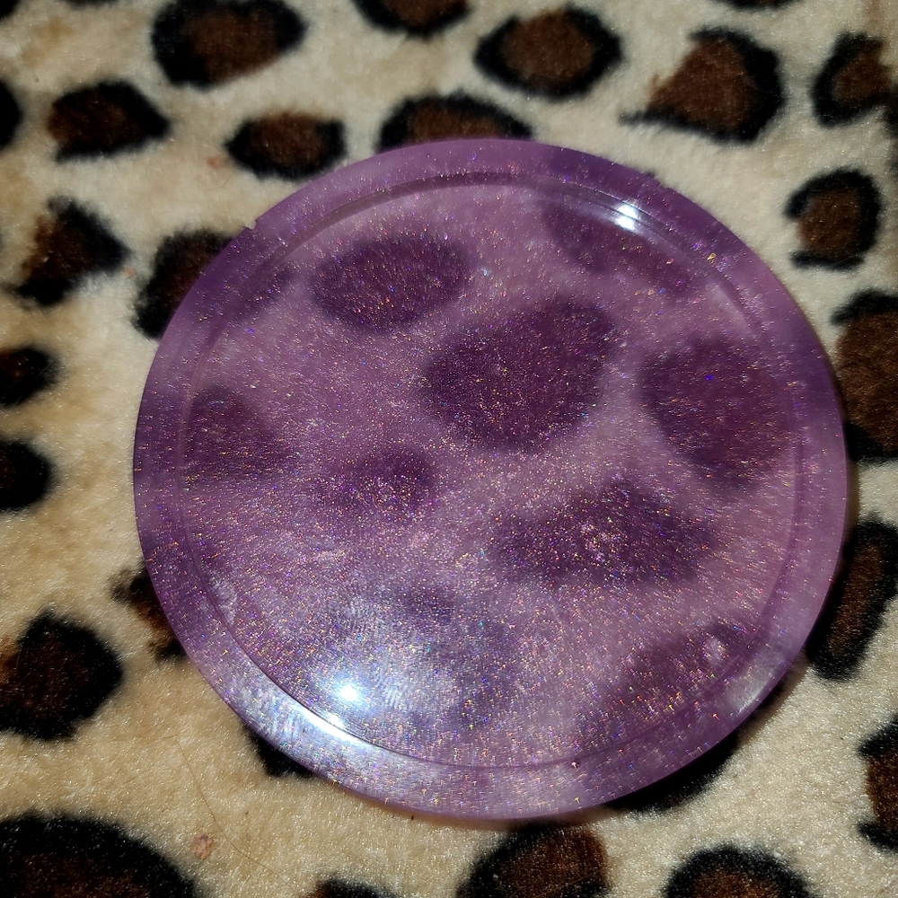 1 Resin coaster.